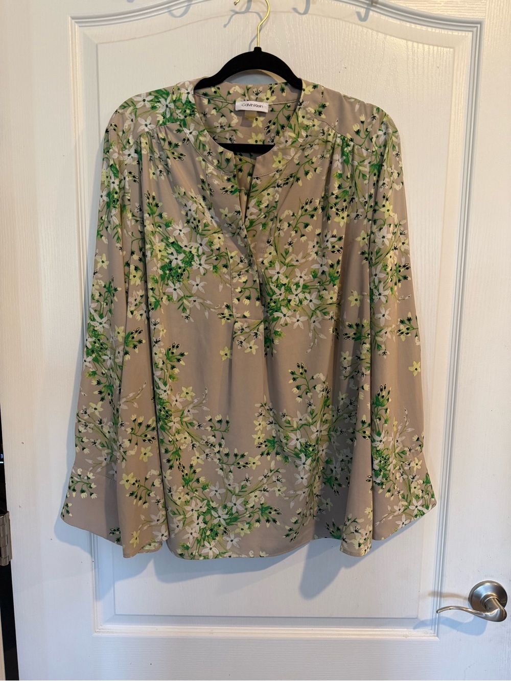Calvin Klein beige green white floral long-sleeve v-neck blouse plus sz 3X